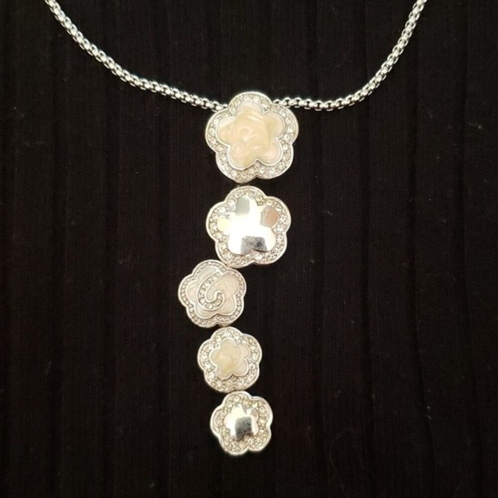 Adjustable necklace with cream/Silver/"diamond" charms with a box chain